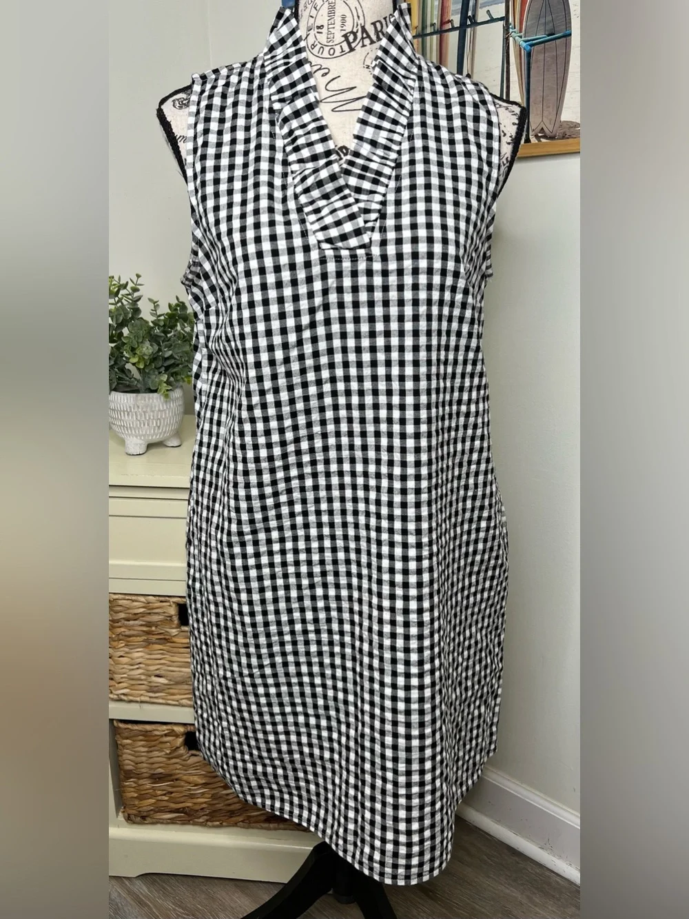 CROWN & IVY Gingham Sleeveless Ruffle V-Neck Seersucker Dress